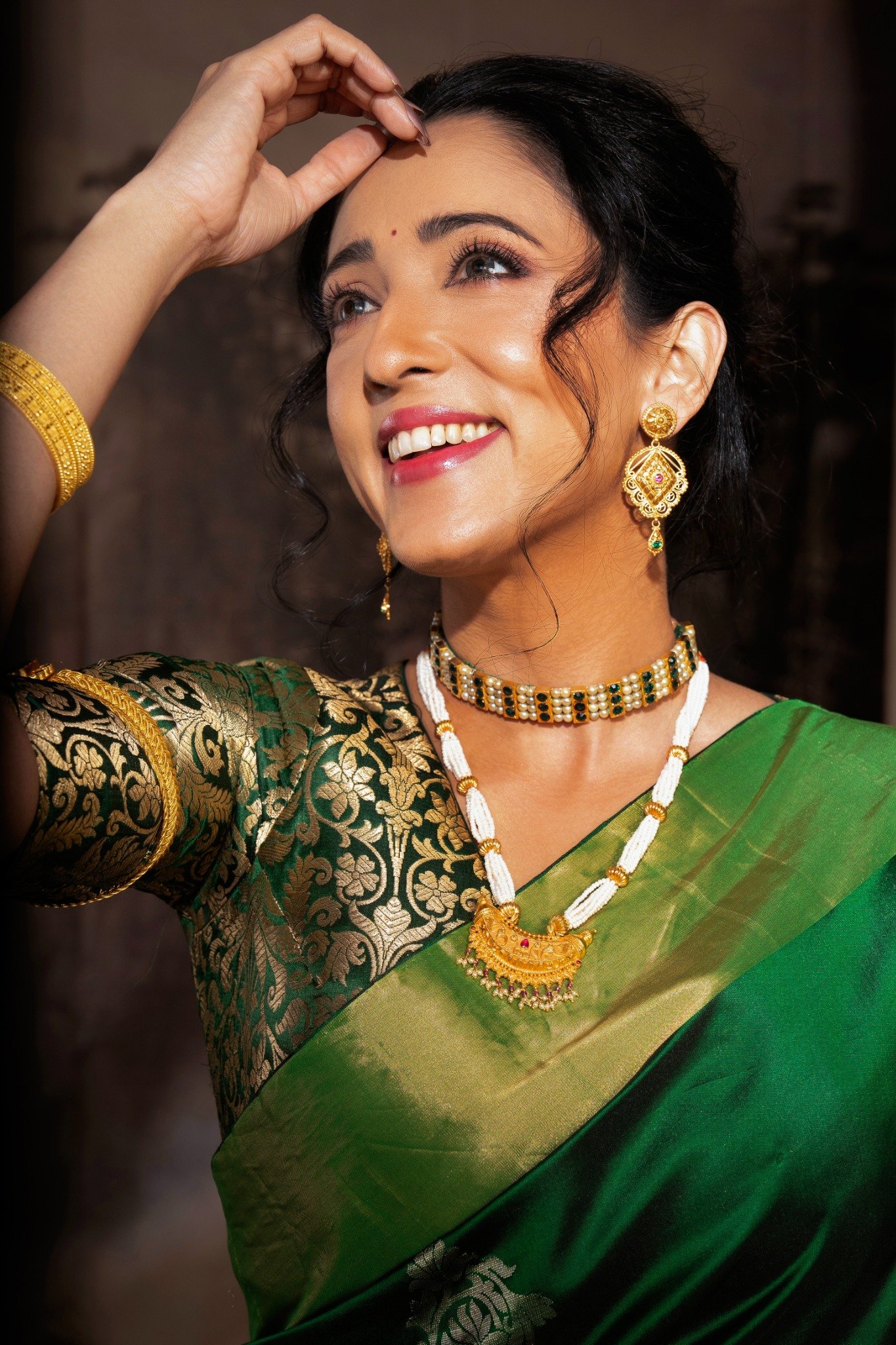 Gold jewellery on Maharashtrian model